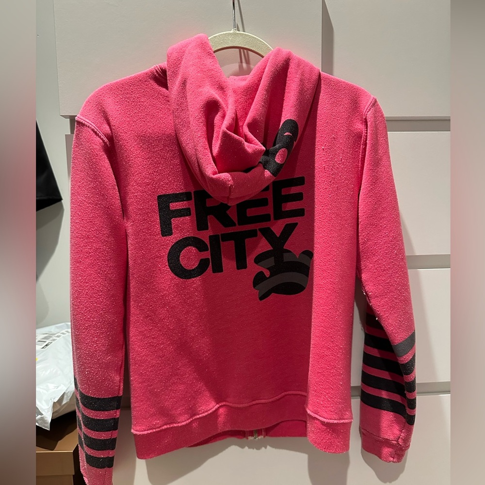 Free City bright pink zip up - Picture 2 of 5